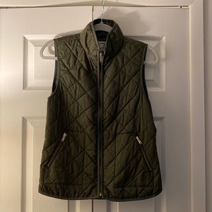 Green quilted vest with zipper pockets